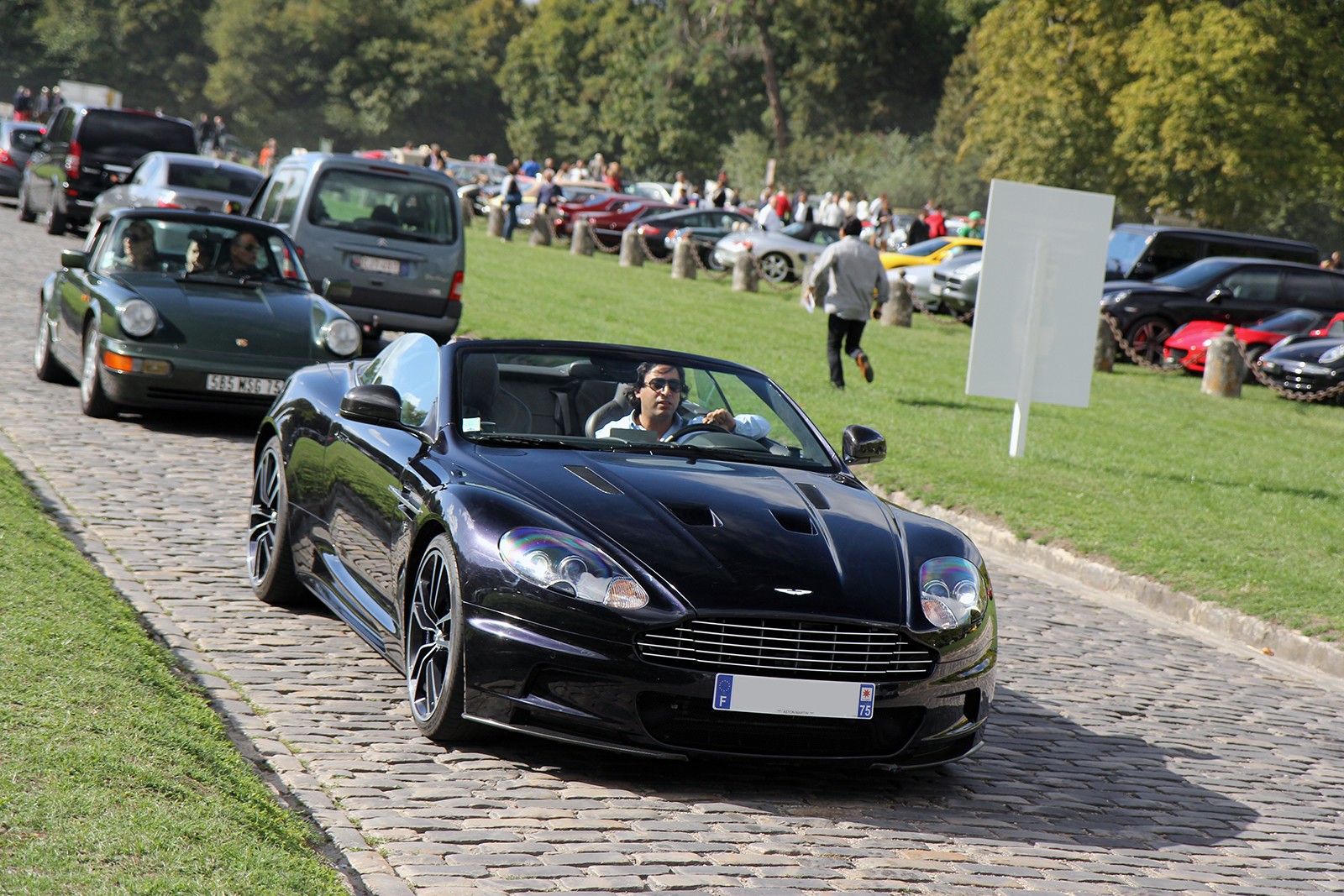 Aston Martin DBS Volante - 09 - Chantilly Arts & Elegance Richard Millle - Galerie de Rom1336