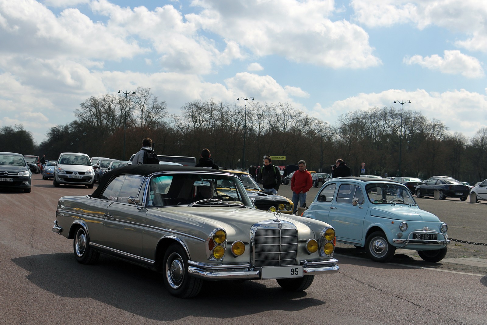 Mercedes 250 SE - 04 - Vincennes en Anciennes - Galerie de Rom1336