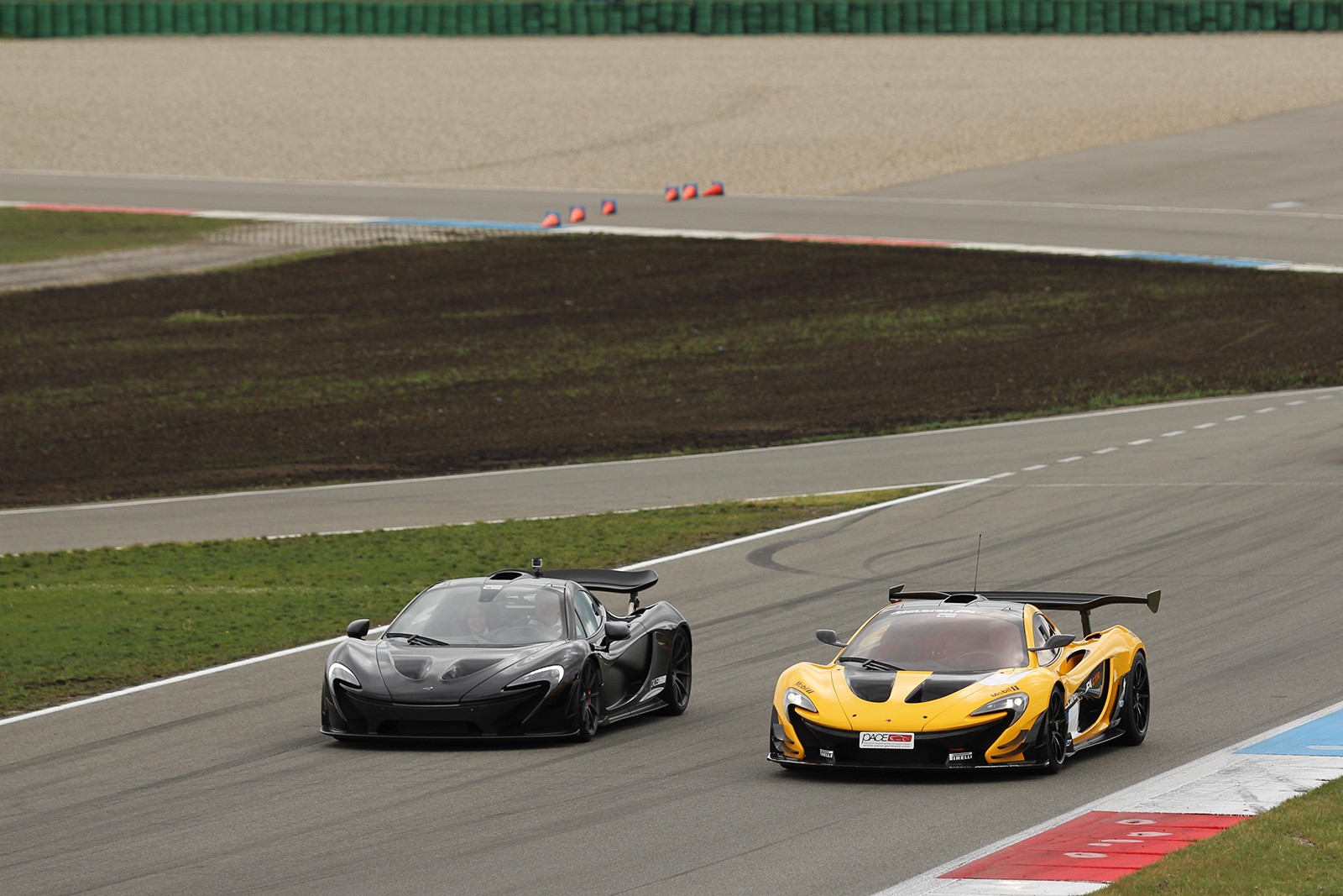 McLaren P1 GTR - 05 - Vredestein Supercar Sunday - Galerie de Rom1336