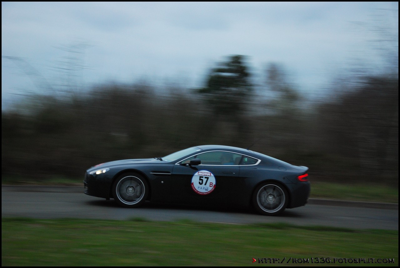 Aston Martin V8 Vantage - 03 - Rallye de Paris - Galerie de Rom1336