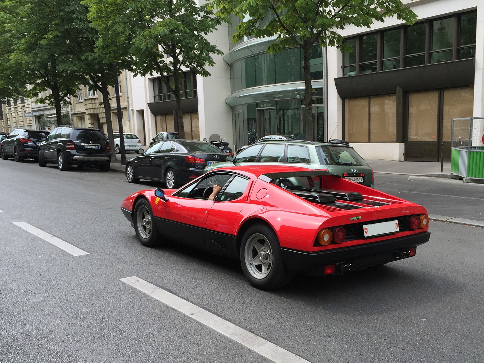 Ferrari 512 BBi - Spotting Paris - Galerie de Rom1336