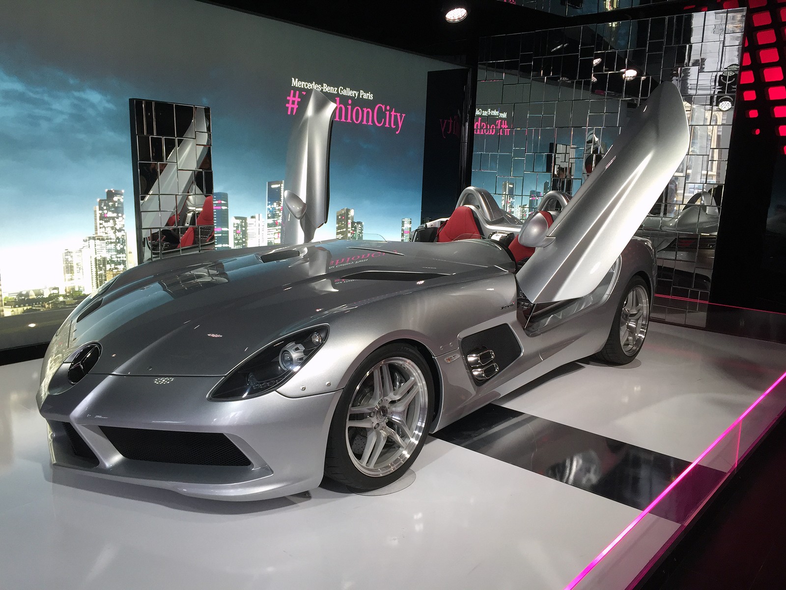 Mercedes SLR Stirling Moss - Spotting Paris - Galerie de Rom1336