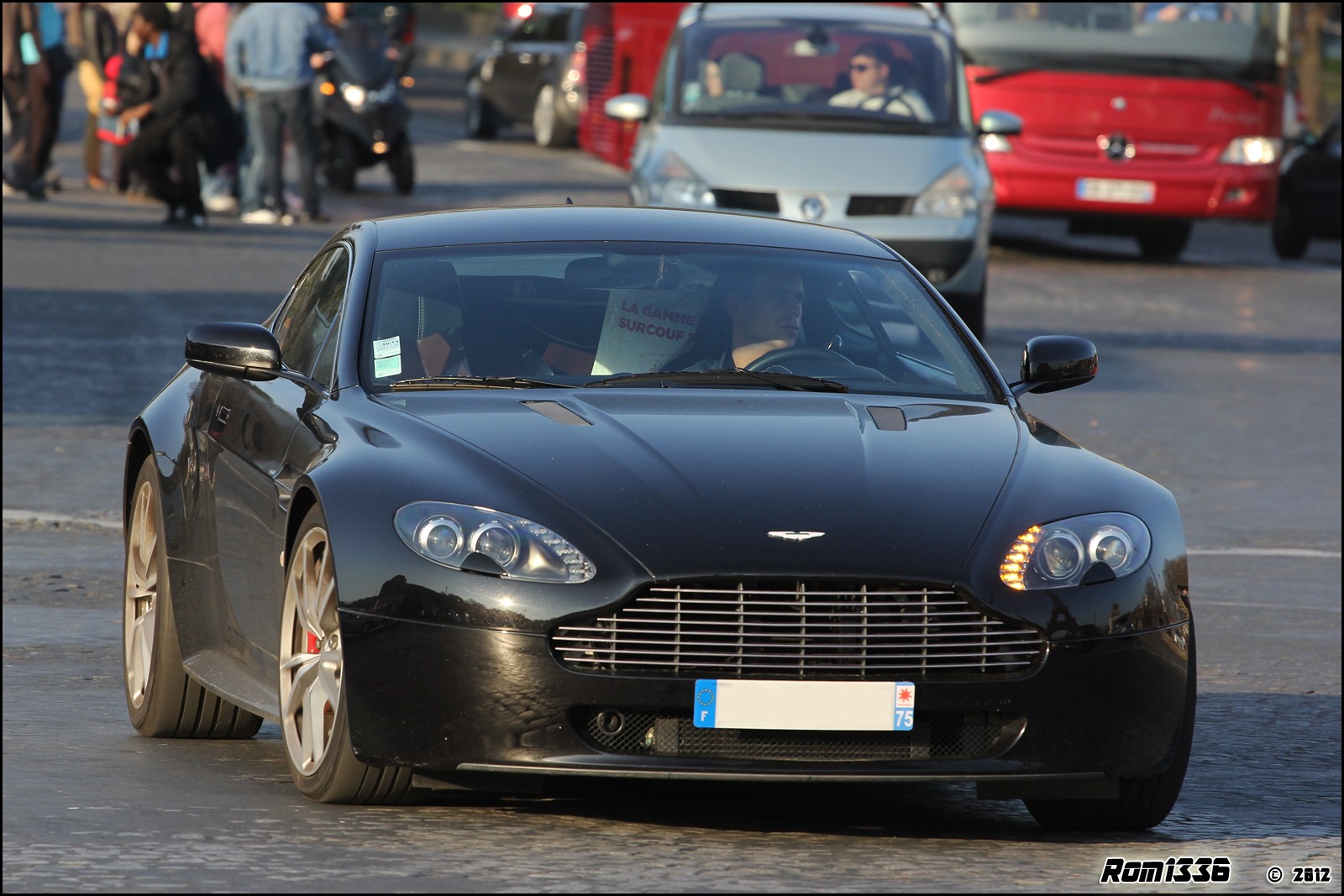 Aston Martin V8 Vantage - 03 - Spotting Paris - Galerie de Rom1336