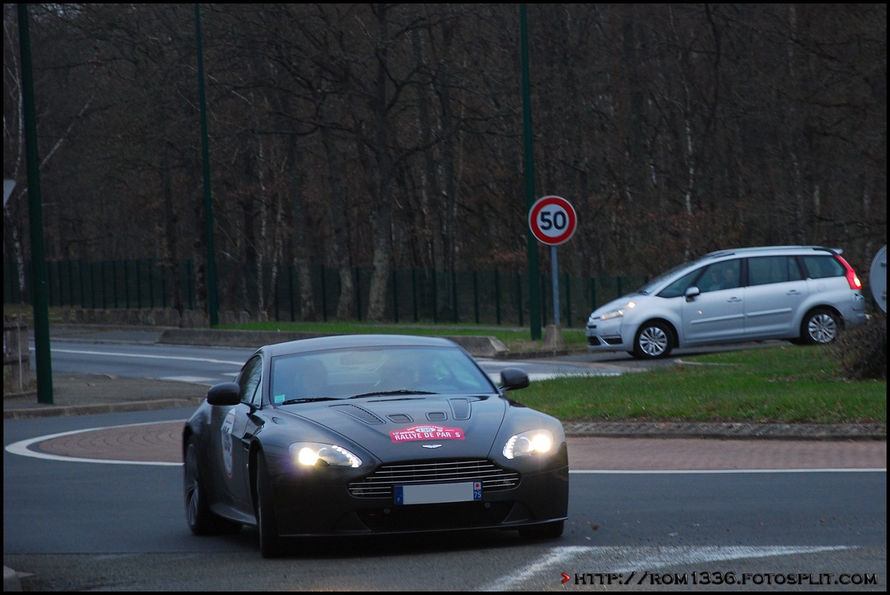 Aston Martin V12 Vantage - 03 - Rallye de Paris - Galerie de Rom1336