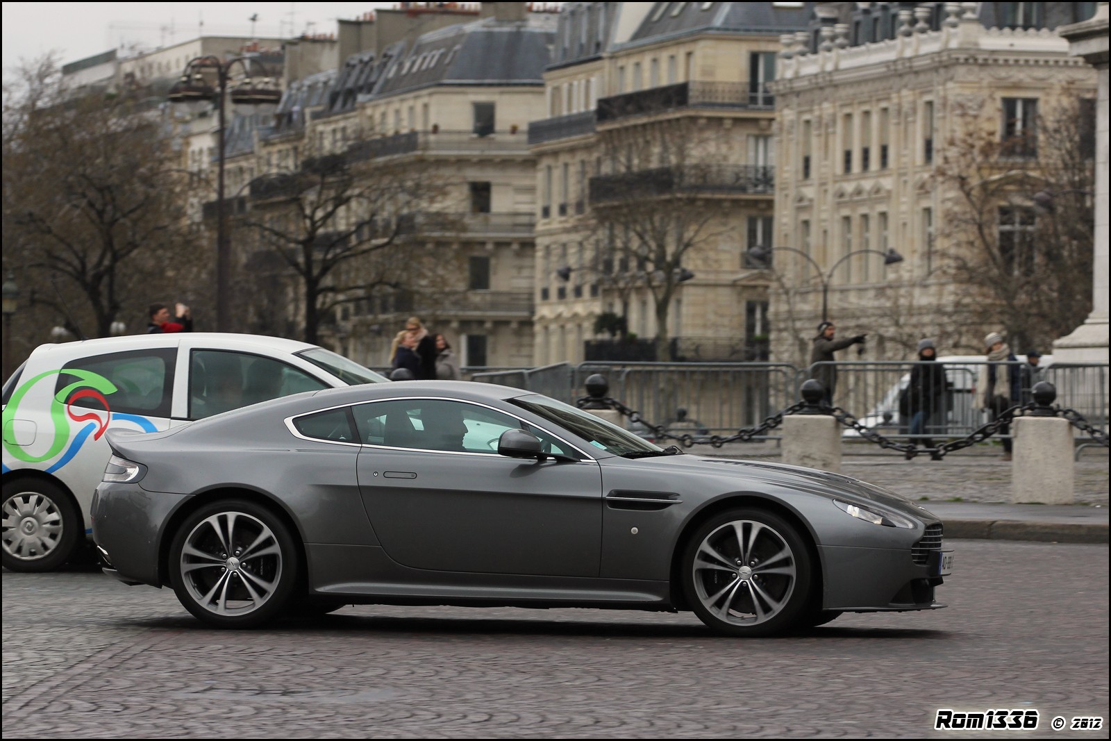 Aston Martin V12 Vantage - 01 - Spotting Paris - Galerie de Rom1336