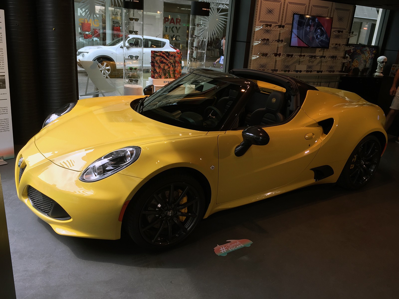 Alfa Romeo 4C Spider - Spotting Paris - Galerie de Rom1336