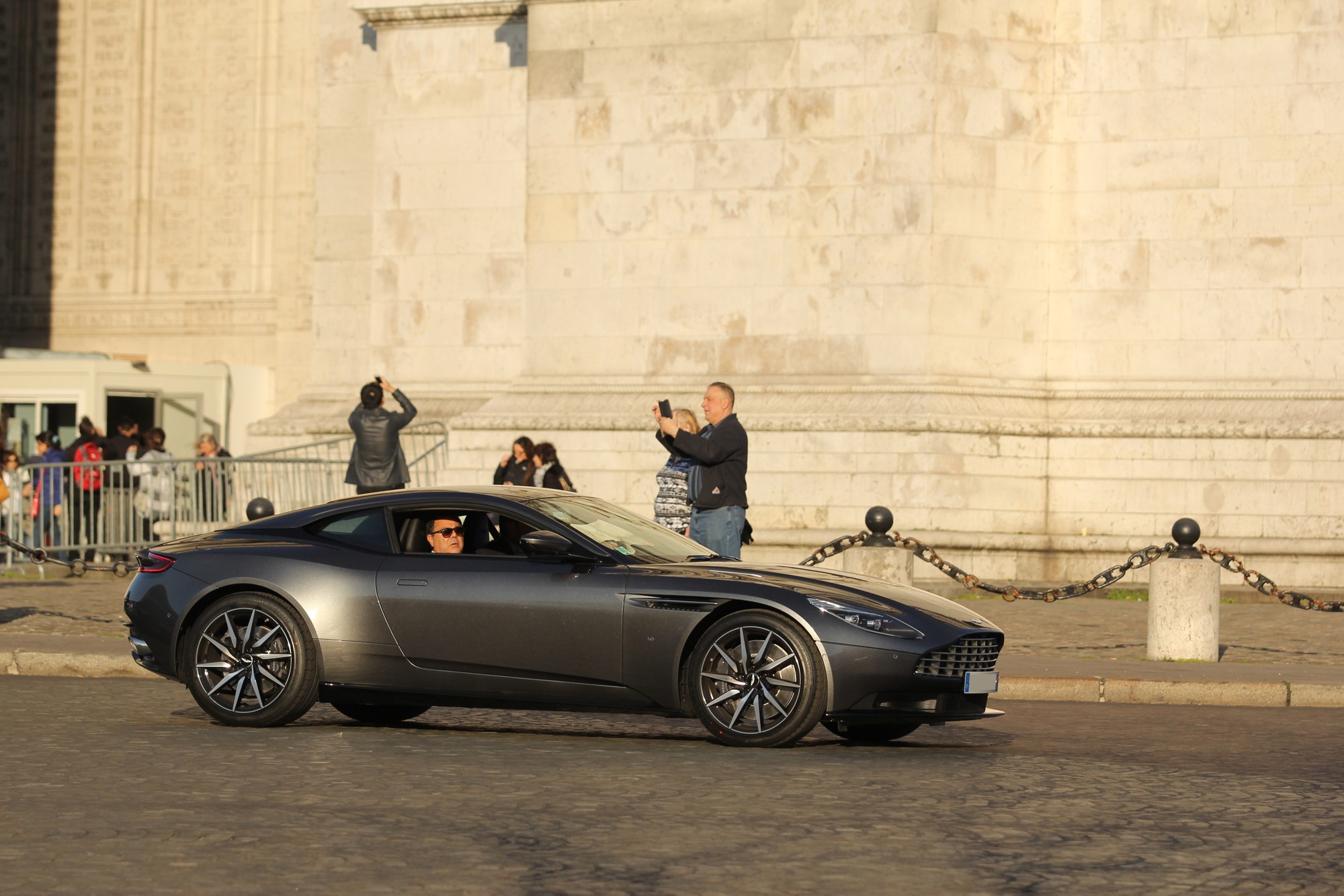 Aston Martin DB11 - Spotting Paris - Galerie de Rom1336