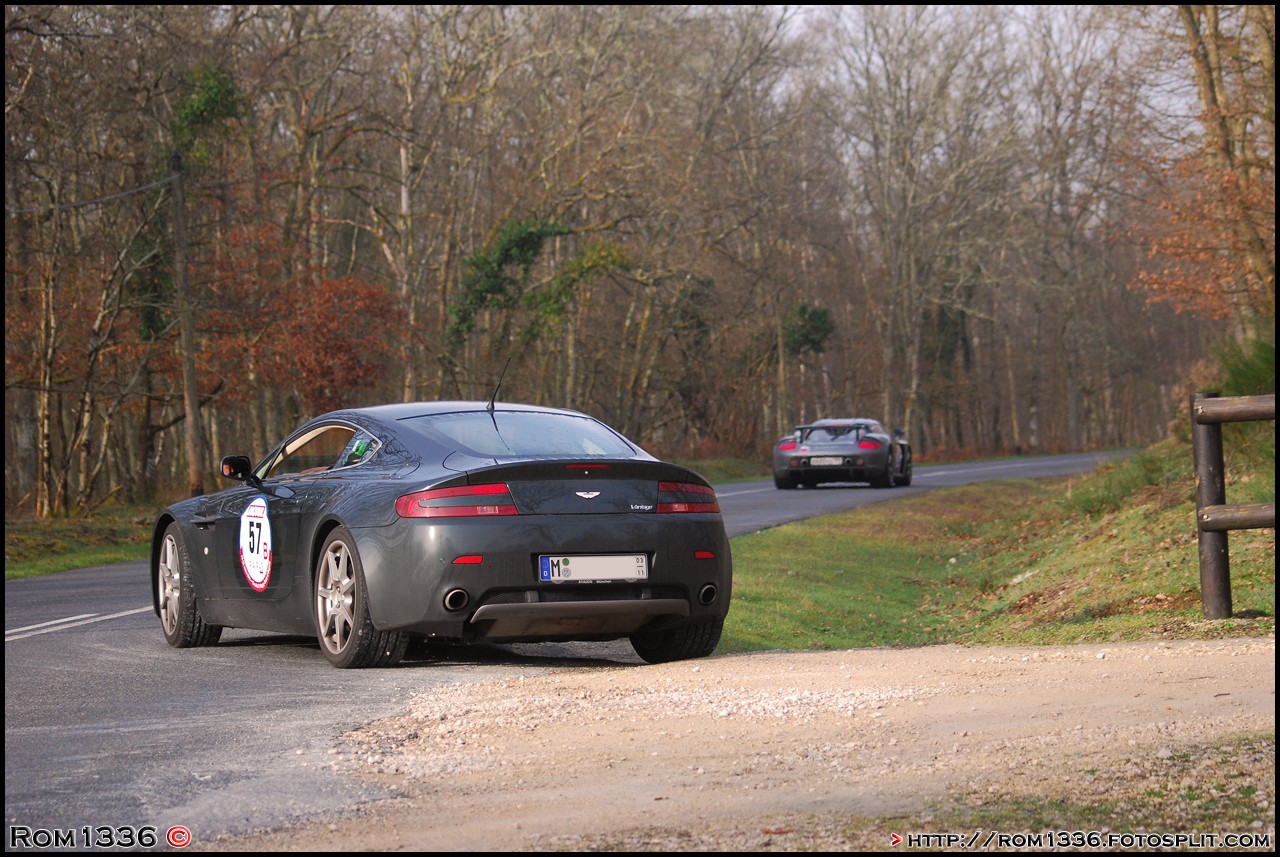Aston Martin V8 Vantage - 03 - Rallye de Paris - Galerie de Rom1336