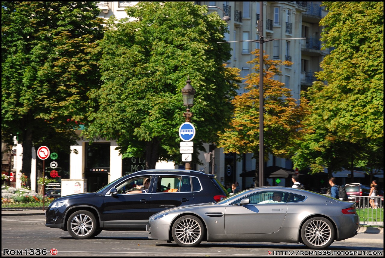 Aston Martin V8 Vantage - 06 - Spotting Paris - Galerie de Rom1336
