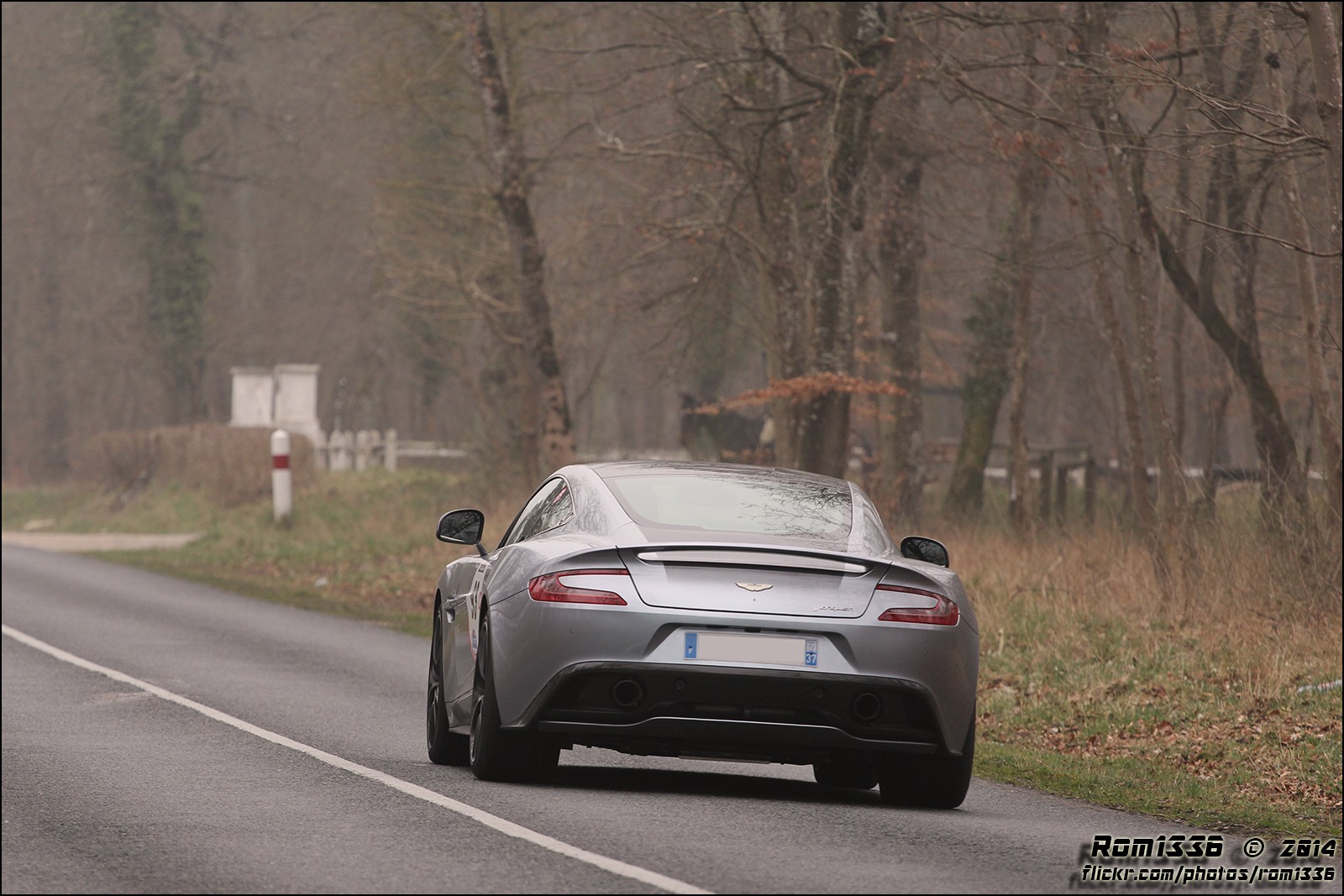 Aston Martin Vanquish - 03 - Rallye de Paris - Galerie de Rom1336
