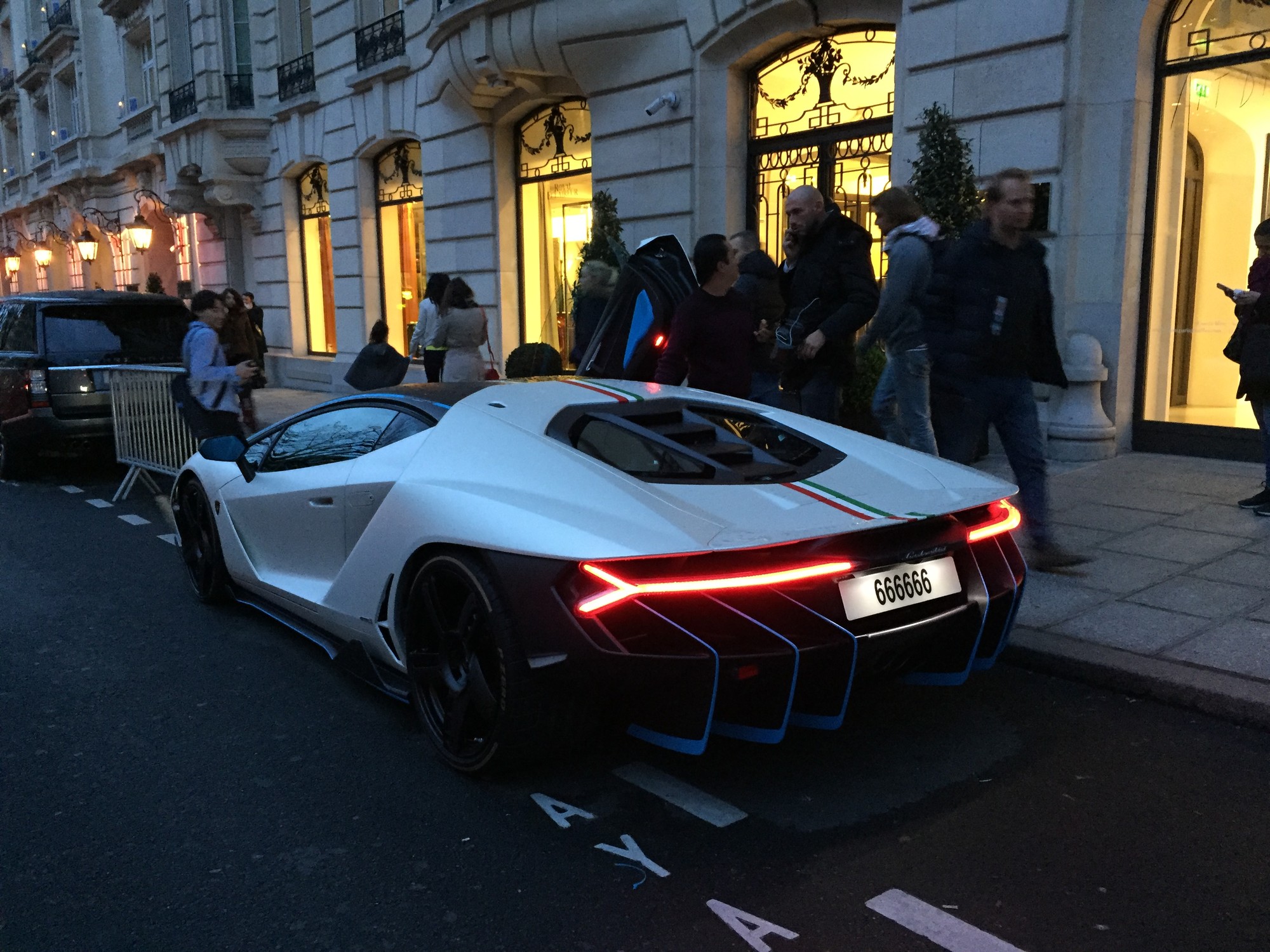 Lamborghini Centenario LP 770-4 - Spotting Paris - Galerie de Rom1336