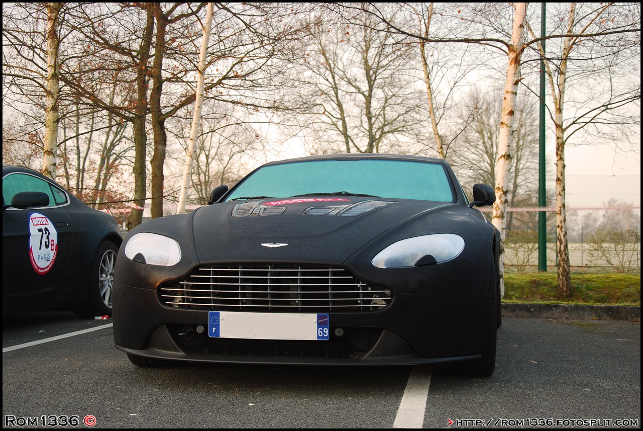 Aston Martin V12 Vantage - 03 - Rallye de Paris - Galerie de Rom1336
