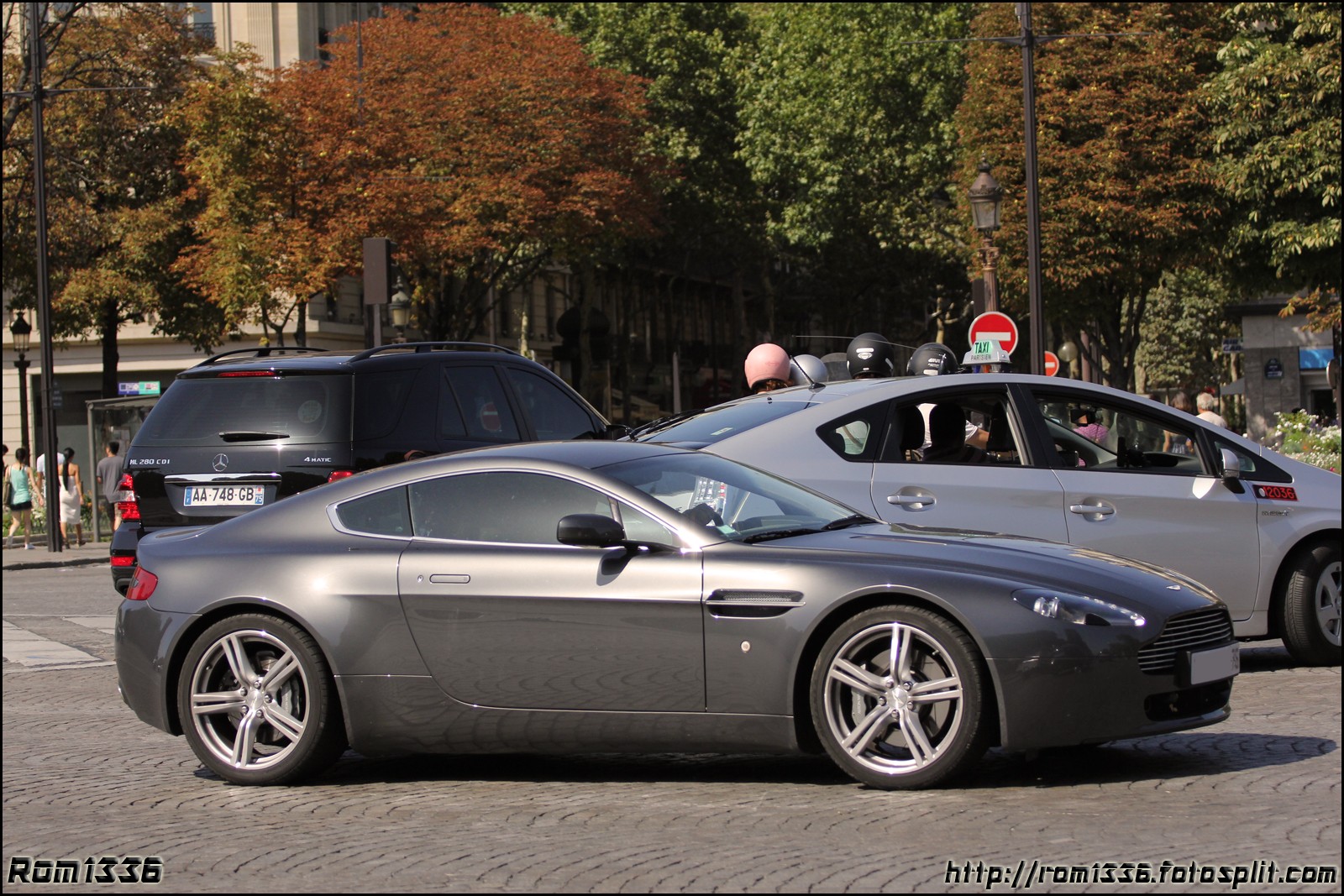 Aston Martin V8 Vantage - 08 - Spotting Paris - Galerie de Rom1336